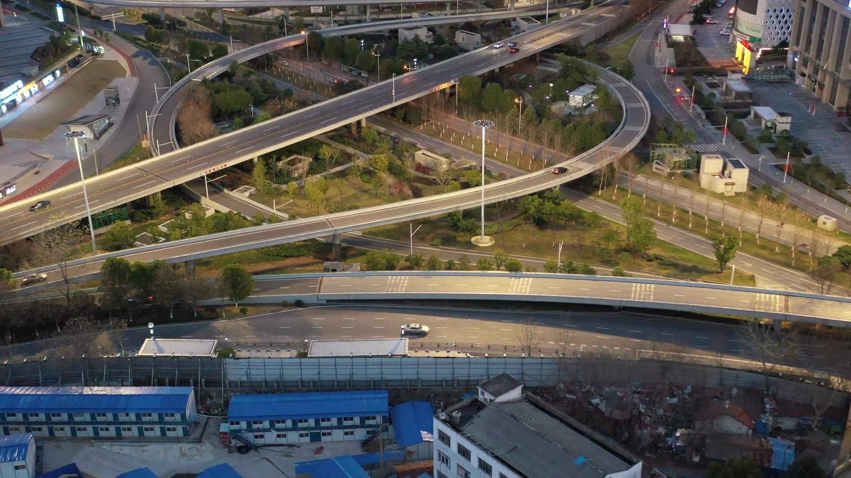 航拍疫情时武汉空旷的立交桥视频素材