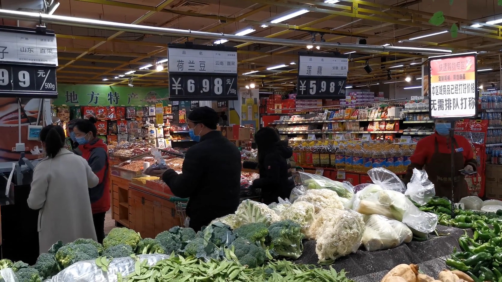 4K实拍疫情期市民超市购物视频素材