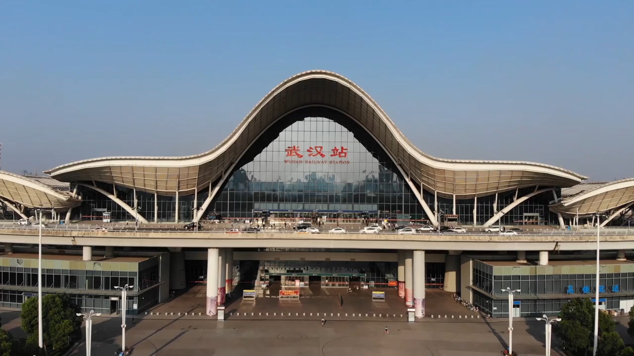 无人机航拍武汉高铁站视频素材